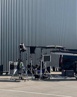 Julius Oppermann on set for RollsRoys, Set-Preperation